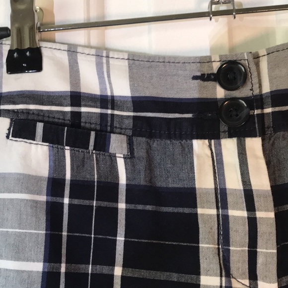 ☀️ EUC Ann Taylor “Curvy Fit” Ladies Shorts - Picture 4 of 6